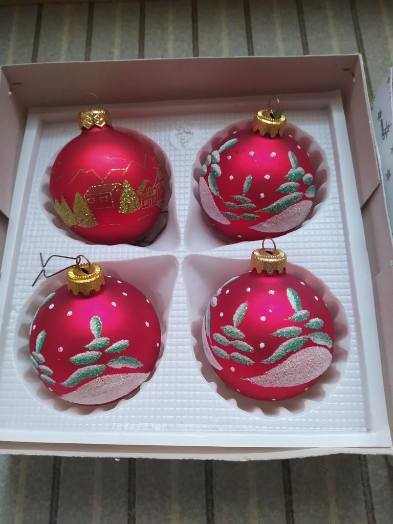Doos met 4 grotere kerstballen, nooit uit de doos geweest, Ophalen of Verzenden