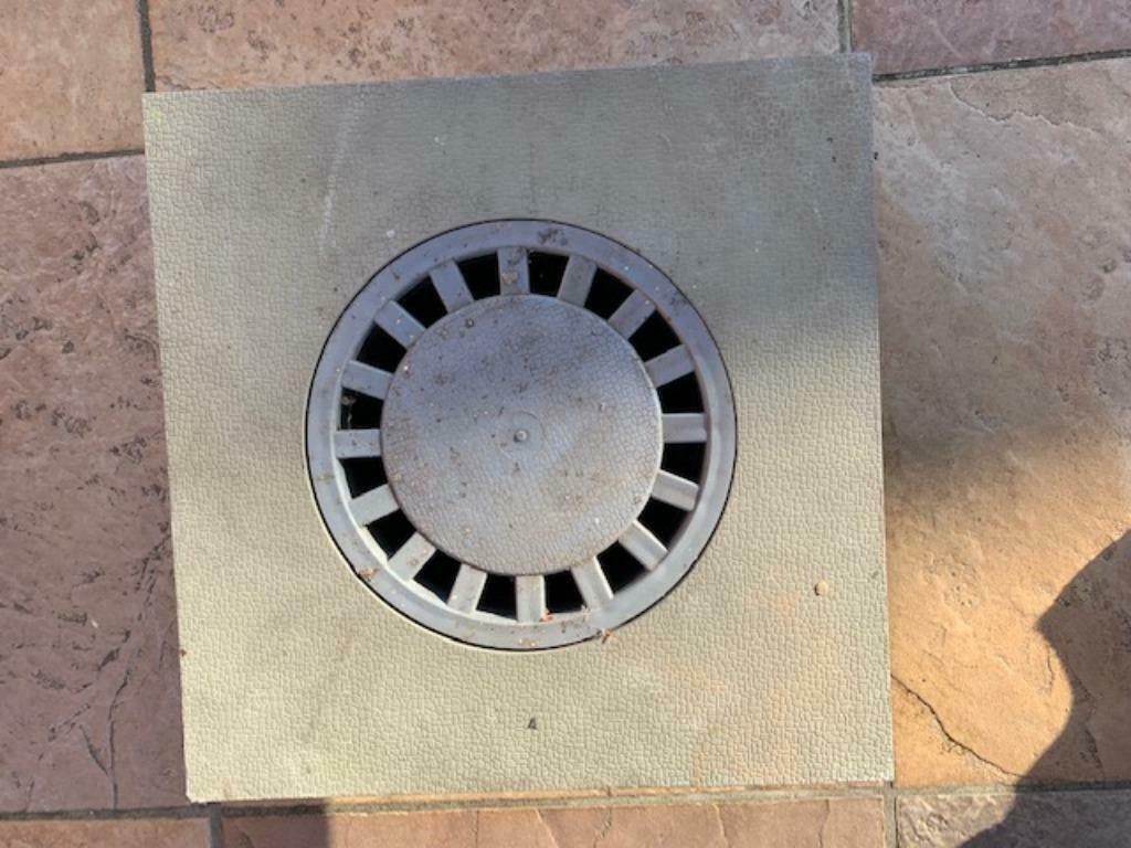 Afvoerput met deksel, Ophalen, Afvoer, Gebruikt, Aluminium