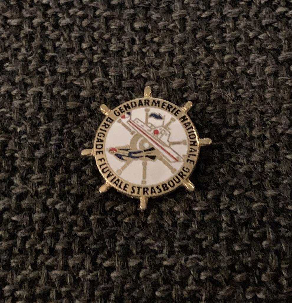 PIN - GENDARMERIE NATIONALE STRASBOURG - POLICE - POLITIE, Verzenden, Gebruikt, Overige onderwerpen, Speldje of Pin