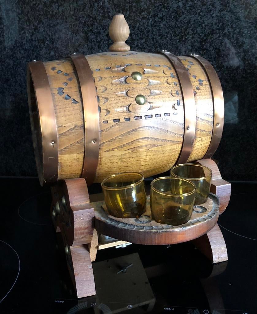 Houten whiskytonnetje met 6 shotglaasjes, Ophalen, Zo goed als nieuw