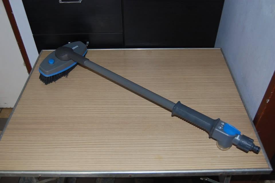 Brosse voiture neuve marque Hozelock, Enlèvement