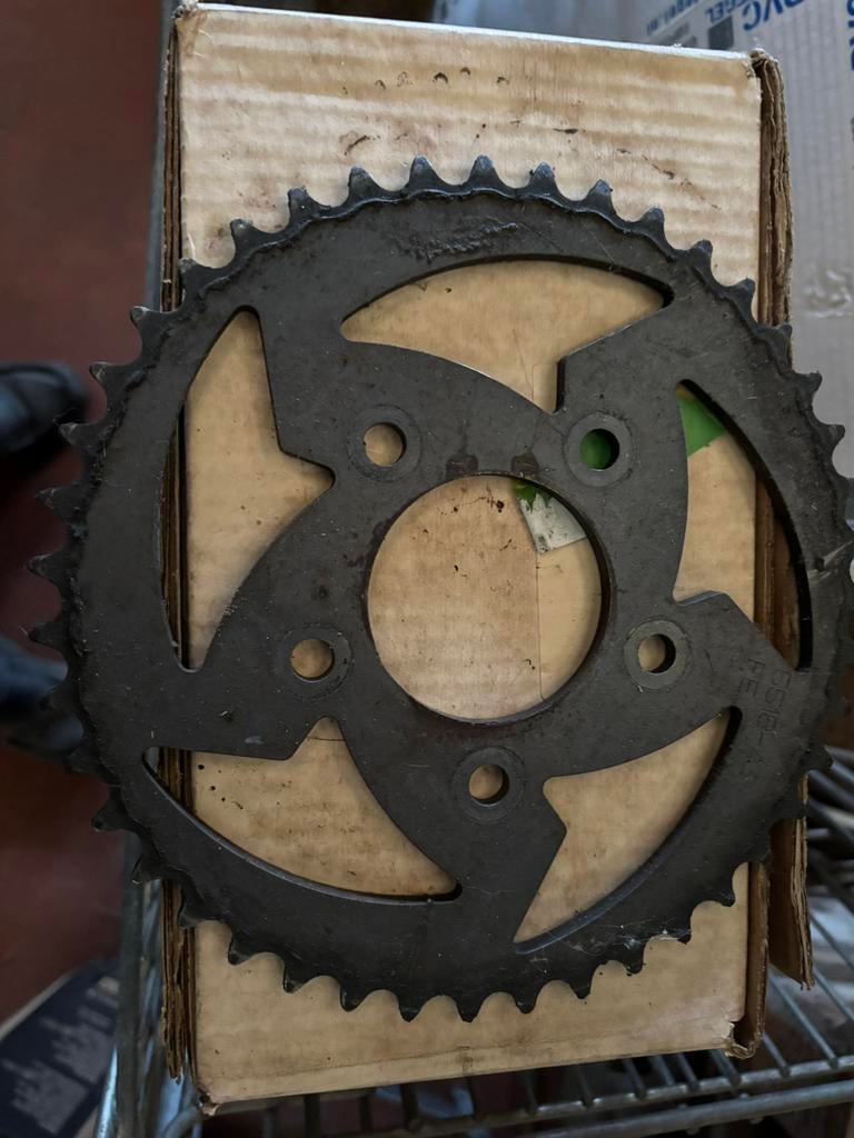 Pignon arrière pour Honda XL125R, XLR200, 43 t, Motos, Enlèvement ou Envoi