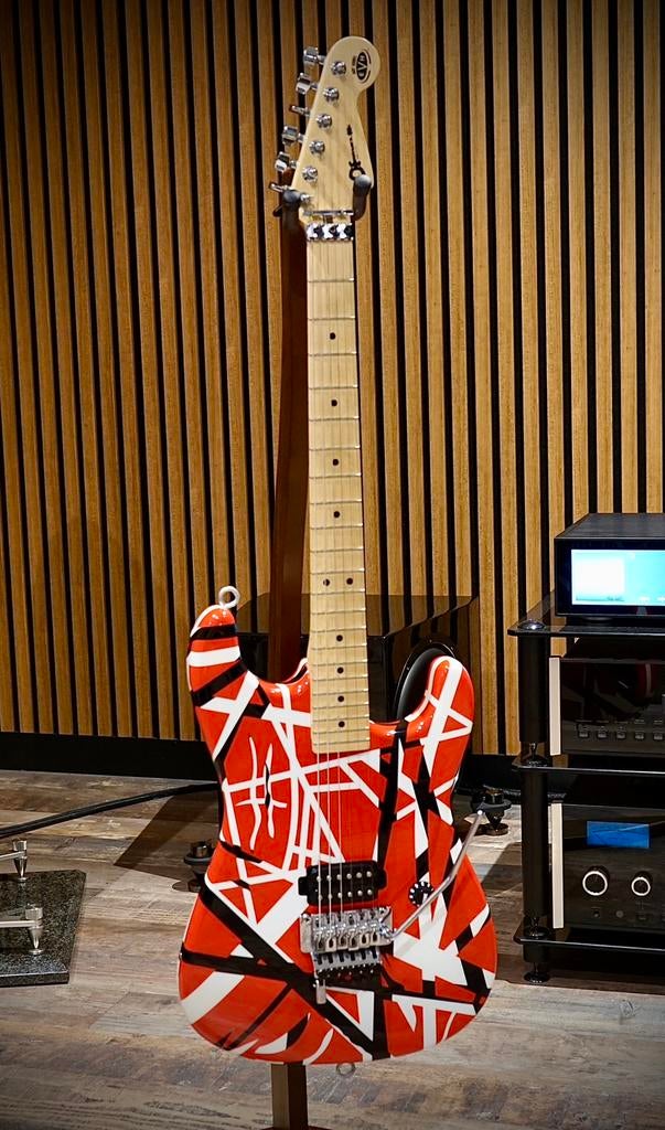 Charvel EVH Eddie Van Halen Art Serie signatue 2006, Musique & Instruments, Enlèvement, Comme neuf