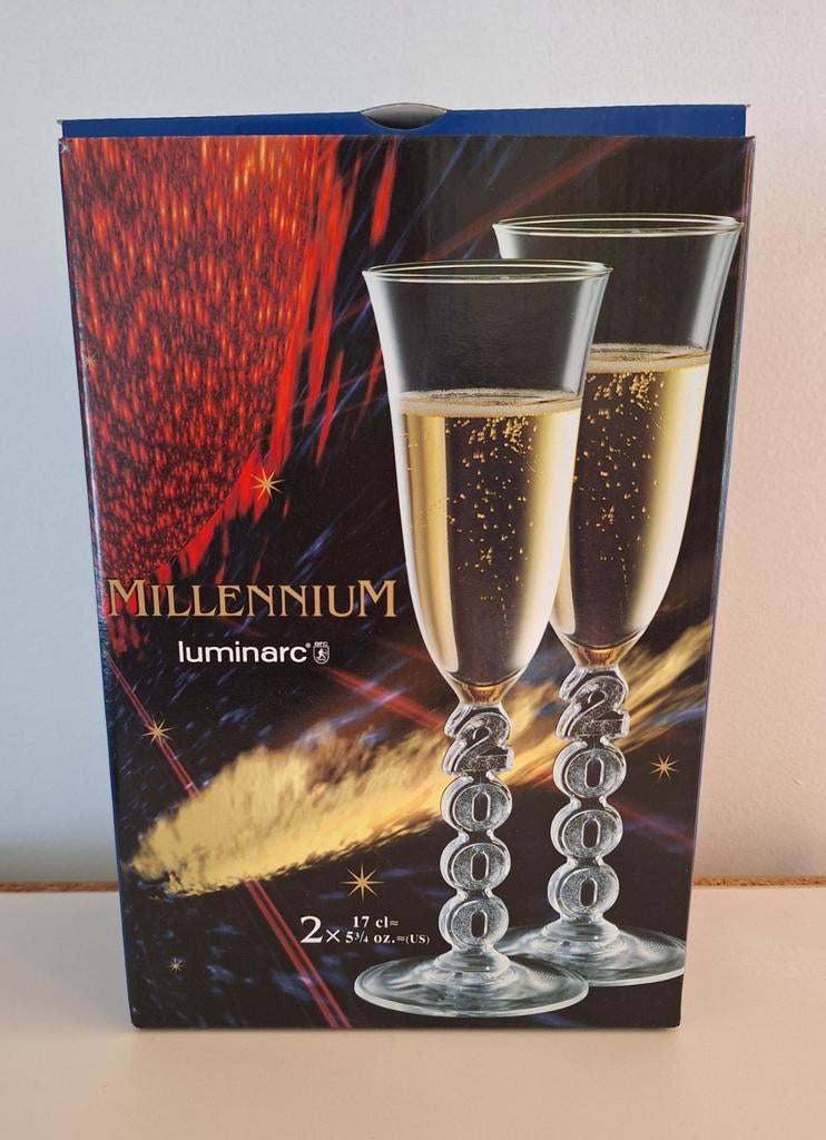 2 Champagne Flute glazen Luminarc Millennium 2000, Verzamelen, Ophalen of Verzenden, Zo goed als nieuw