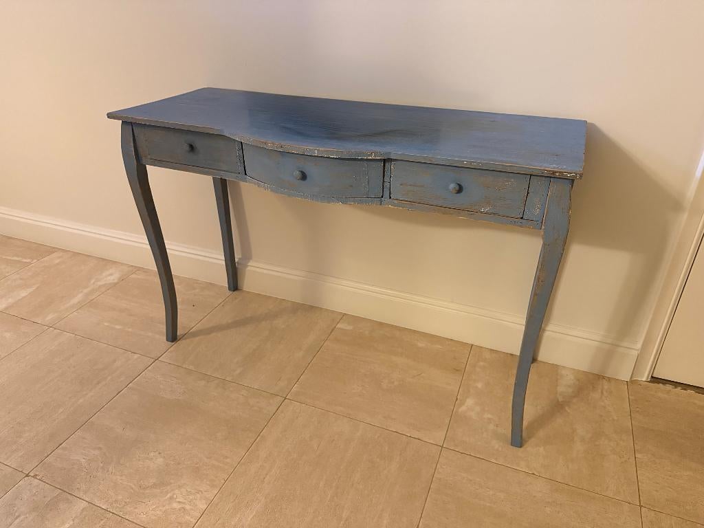 Sfeervolle blauwe vintage sidetable  – Brocante stijl, Enlèvement, Comme neuf, 25 à 50 cm, 100 à 150 cm
