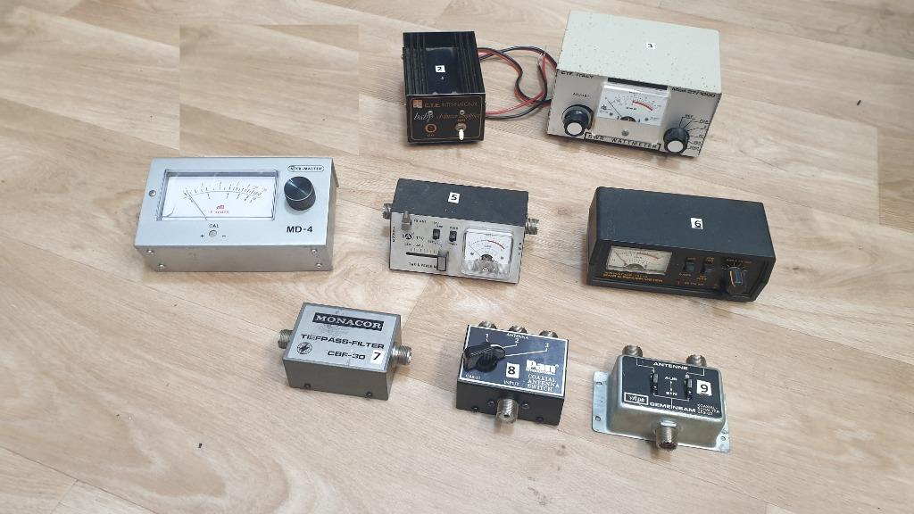 jw1328 : partij CB materiaal. accessoires , versterker , SWR, Enlèvement ou Envoi, Utilisé