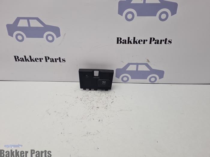AUX/USB aansluiting van een BMW 3-Serie, Gebruikt, -, -, 3 maanden garantie