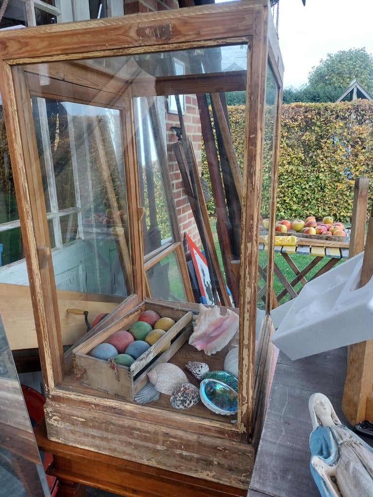 Ancienne vitrine, Enlèvement