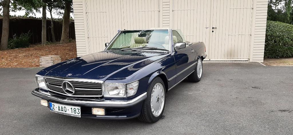 MERCEDES 560 SL V 8 .UNIEK IN NIEUWSTAAT EN OLDTIMER GEKEURD, Automaat, 5560 cc, Cabriolet, Blauw