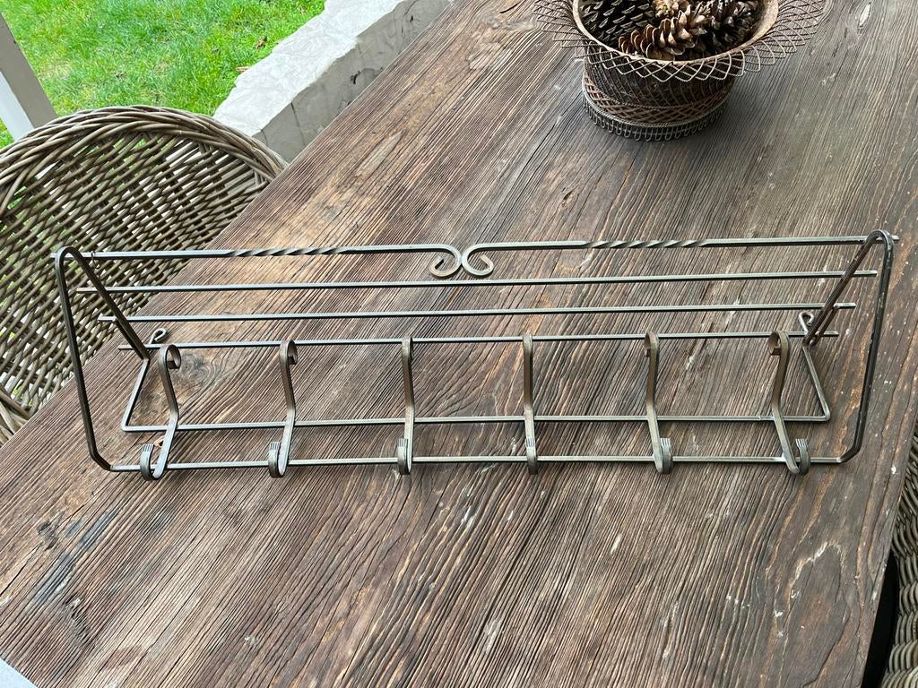 Klassieke metalen wand kapstok met hoedenplank, Ophalen, Gebruikt, Metaal, Wandkapstok