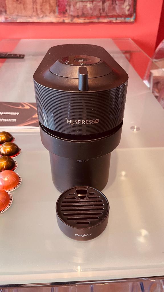 Nespresso Vertuo Pop, Machine à espresso, Réservoir d'eau amovible, Dosettes et capsules de café, Enlèvement