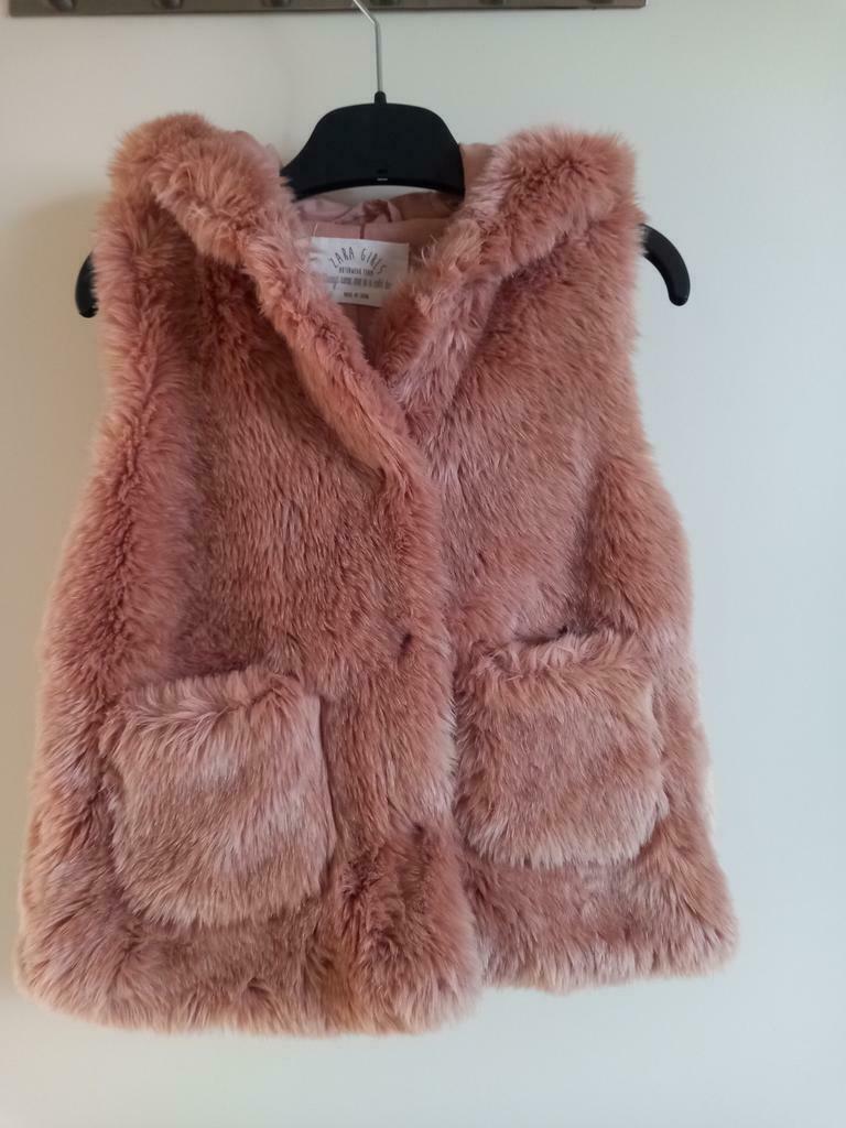 Bodywarmer roze bont met kap 5/6 jaar Zara, Kinderen en Baby's, Kinderkleding | Maat 110, Overige typen, Meisje, Ophalen of Verzenden