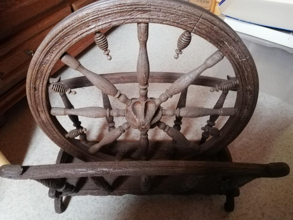 Vintage krantenhouder.
Goede conditie., Huis en Inrichting, Woonaccessoires | Krantenbakken en Lectuurbakken, Ophalen of Verzenden
