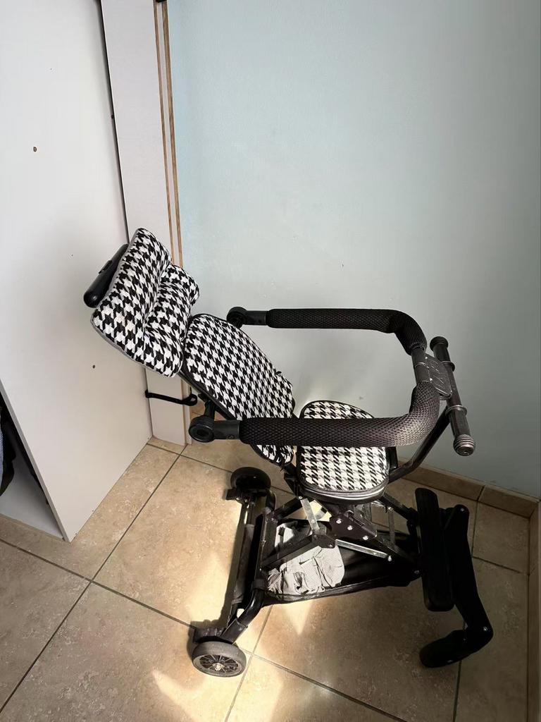 Buggy-Past ingeklapt in het vliegtuigvak！, Ophalen, Zo goed als nieuw