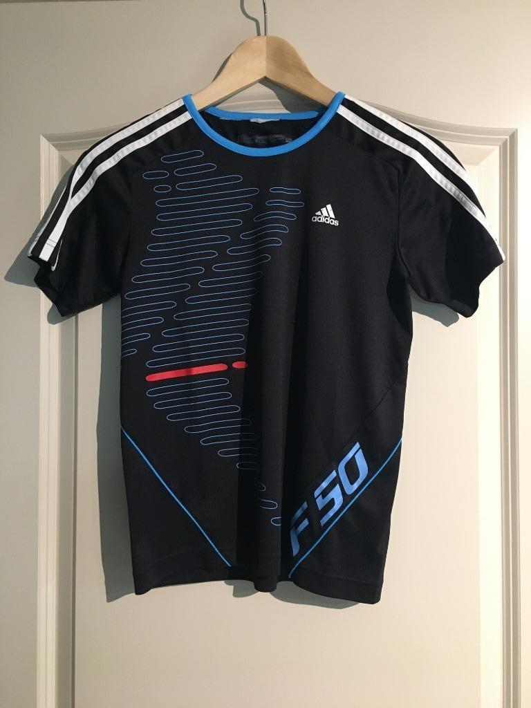 Zwarte T-shirt Adidas 10 jaar, Enfants & Bébés, Vêtements enfant | Taille 140, Enlèvement ou Envoi, Chemise ou À manches longues