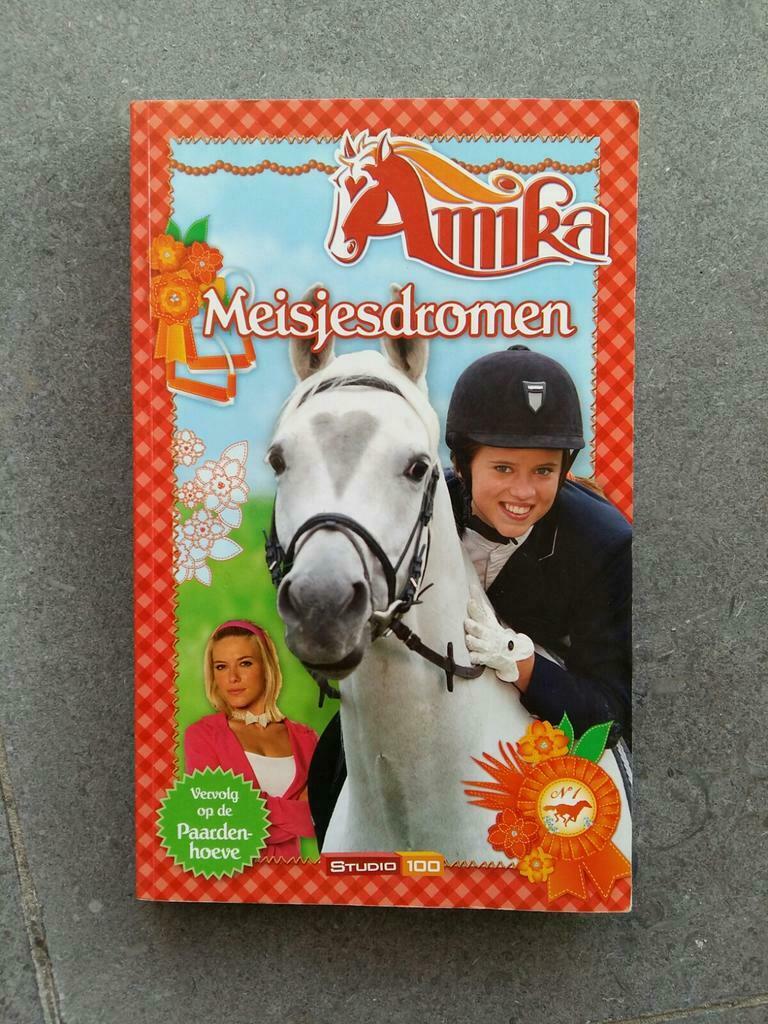 Boek Amika - Meisjesdromen, Boeken, Ophalen of Verzenden, Zo goed als nieuw