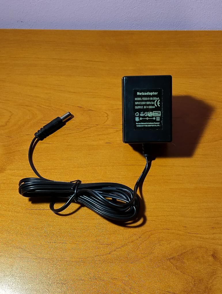 Adaptateur / chargeur Netzadapter 230V-50Hz 6V-300mA, Enlèvement, Utilisé