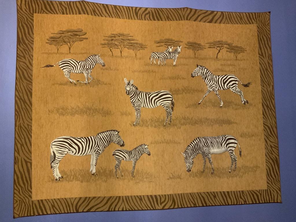 tapisserie savane zèbre, Enlèvement