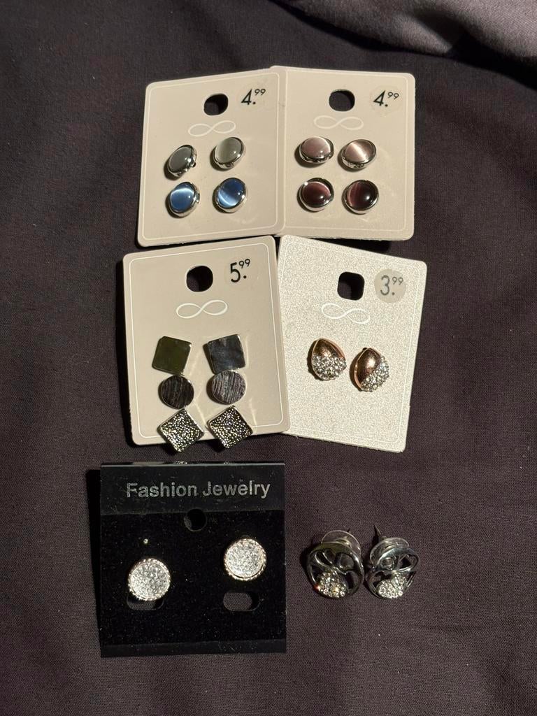 Lot nieuwe oorbellen., Ophalen, Overige materialen, Nieuw, Knopjes of Stekers