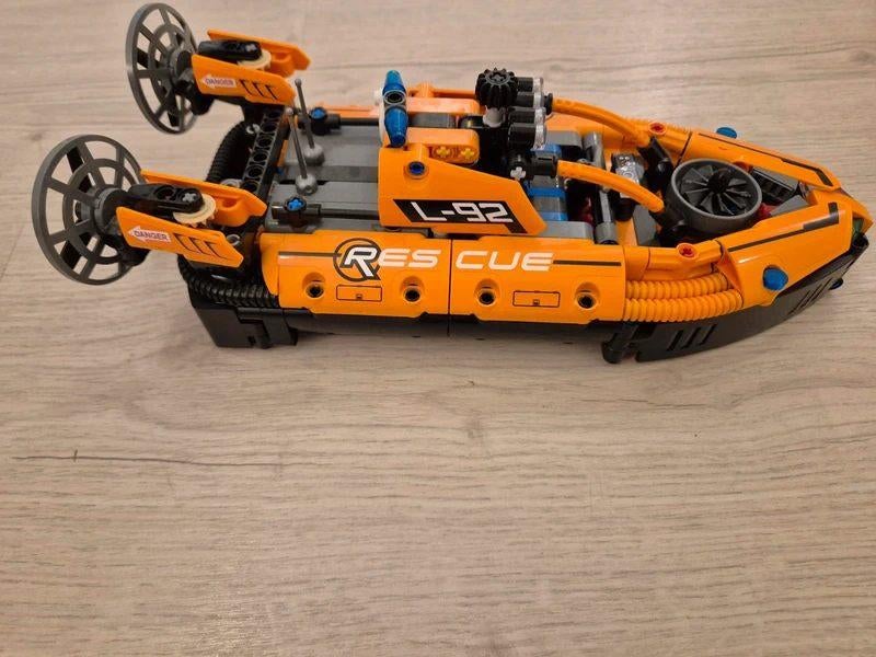 LEGO Technic 42120 rescue hovercraft met doos, Ophalen, Zo goed als nieuw, Complete set, Lego
