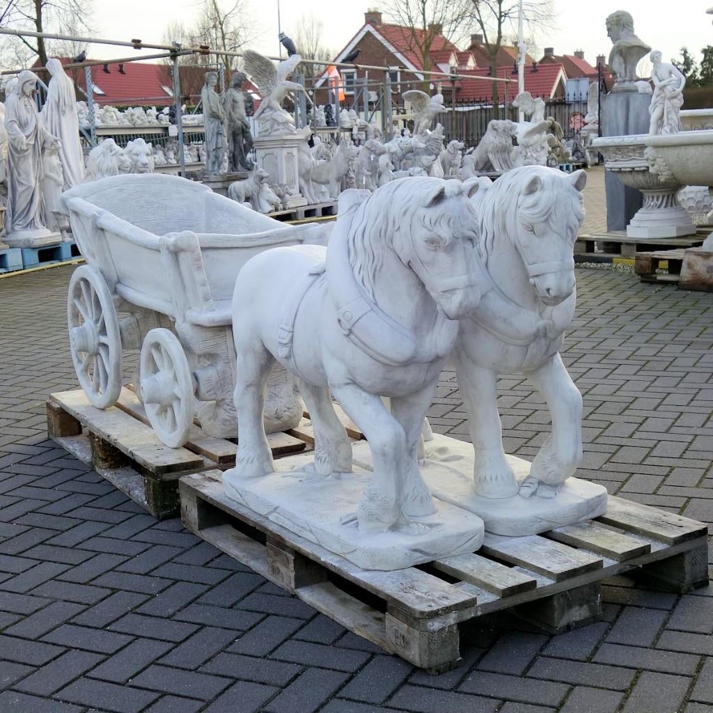 Paarden en kar als betonnen tuinbeeld ook losse paarden, Tuin en Terras, Ophalen, Nieuw, Dierenbeeld