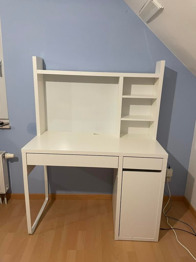 Bureau MICKE ikea, Enlèvement, Utilisé