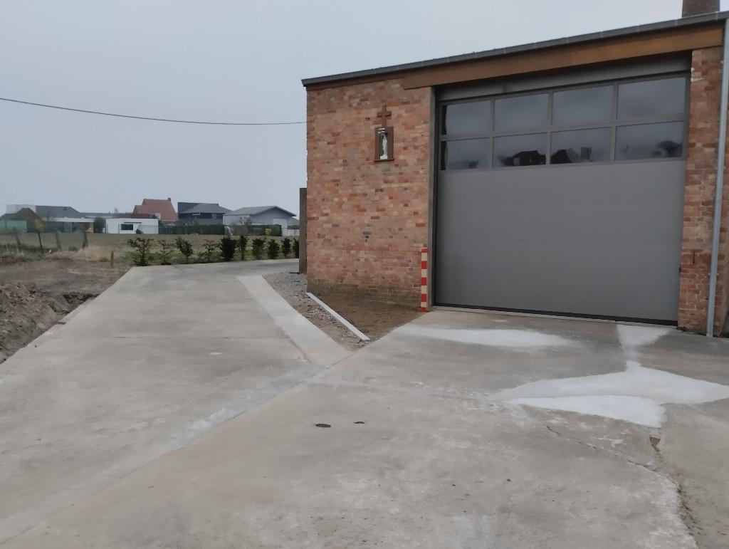 Ardooie, bij Roeselare, Te Huur: Vlot bereikbare magazijnen, Enlèvement ou Envoi