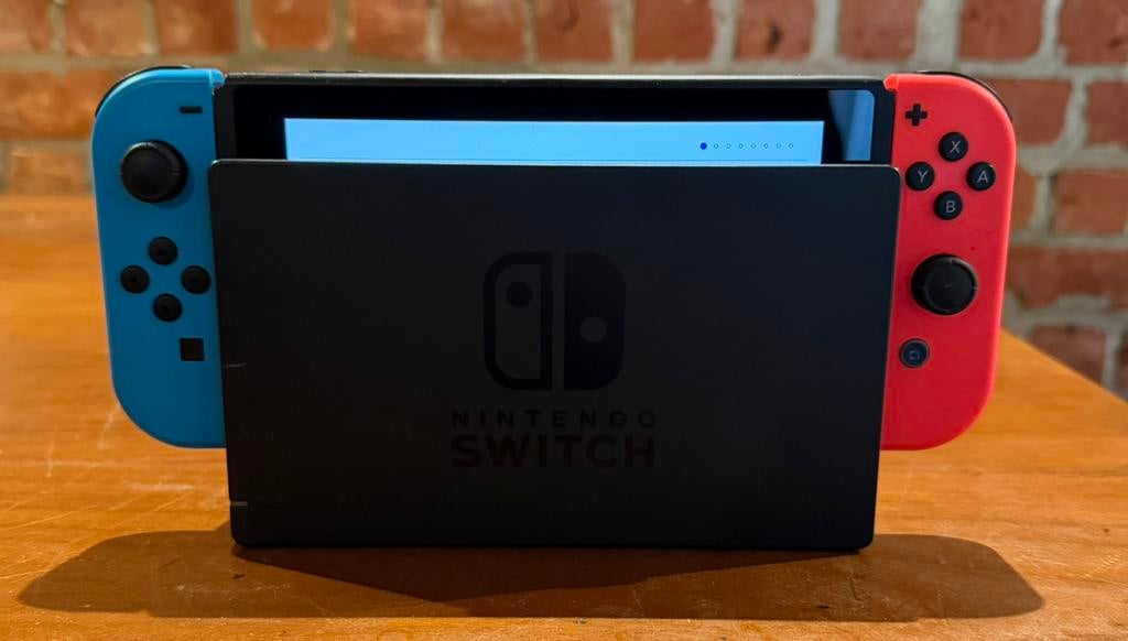 Nintendo Switch + Dock TV + 3 jeux, Games en Spelcomputers, Ophalen, Gebruikt, Met 2 controllers, Met games