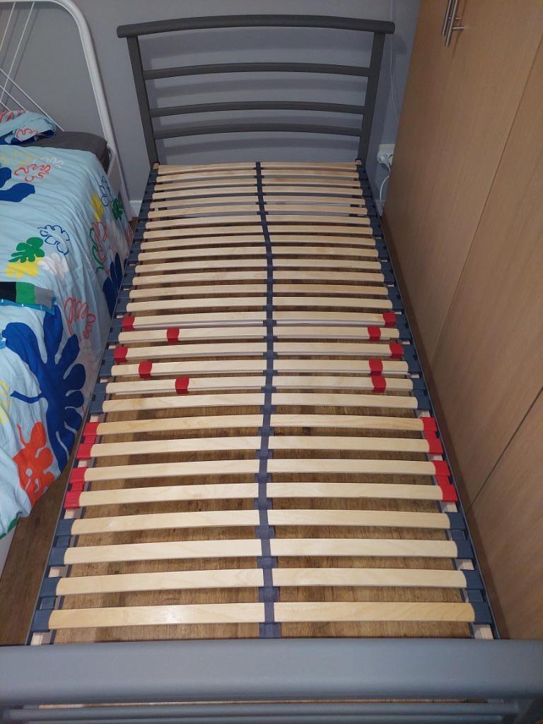 Bed met matraas Sleeplife 90x200, 90 cm, Gris, Enlèvement, Une personne