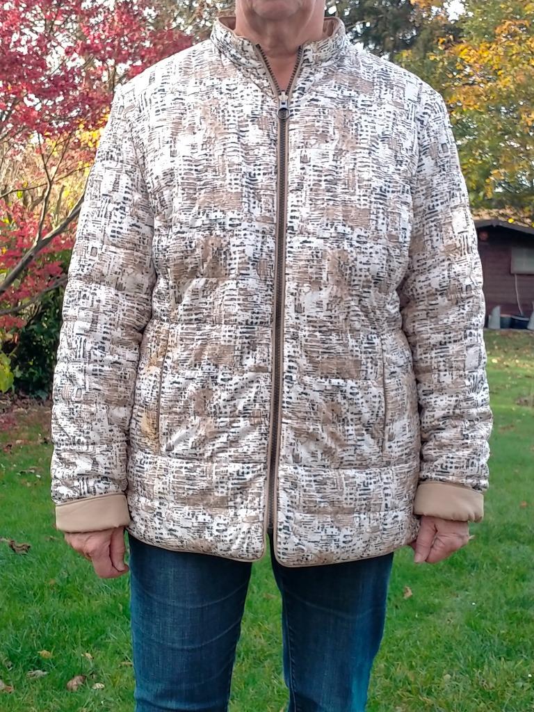 Damesjas, Kleding | Dames, Ophalen, Zo goed als nieuw, Maat 46/48 (XL) of groter, Beige