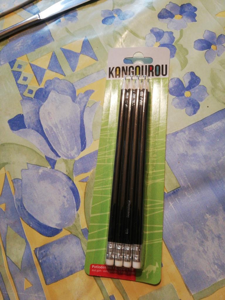 8 crayons noirs avec gomme. Neufs., Enlèvement ou Envoi, Comme neuf