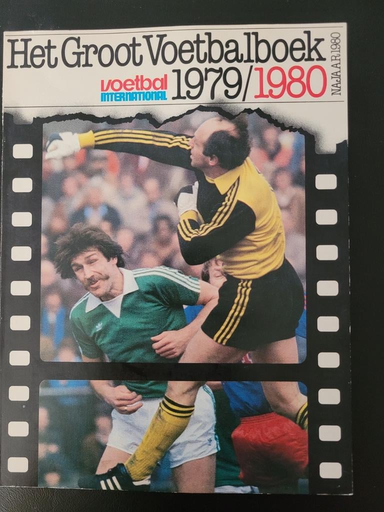 Het groot voetbalboek 1979/1980, Ophalen of Verzenden, Gelezen
