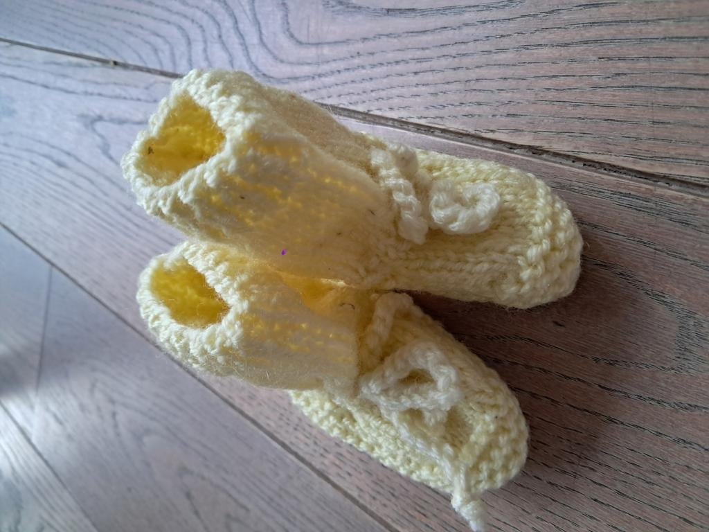 Gebreide sokjes, geel, nog niet gebruikt, Kinderen en Baby's, Babykleding | Schoentjes en Sokjes, Ophalen of Verzenden, Zo goed als nieuw