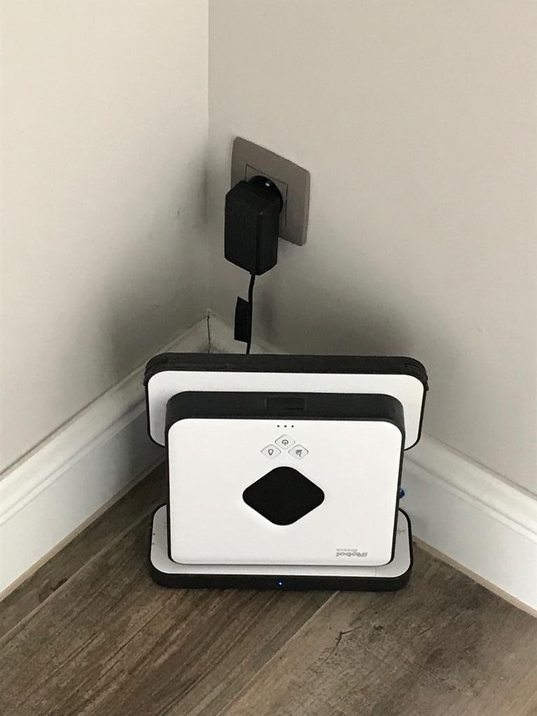 Dweilrobot Irobot braava 390t, Elektronische apparatuur, Stofzuigers, Ophalen, Zo goed als nieuw, Robotstofzuiger
