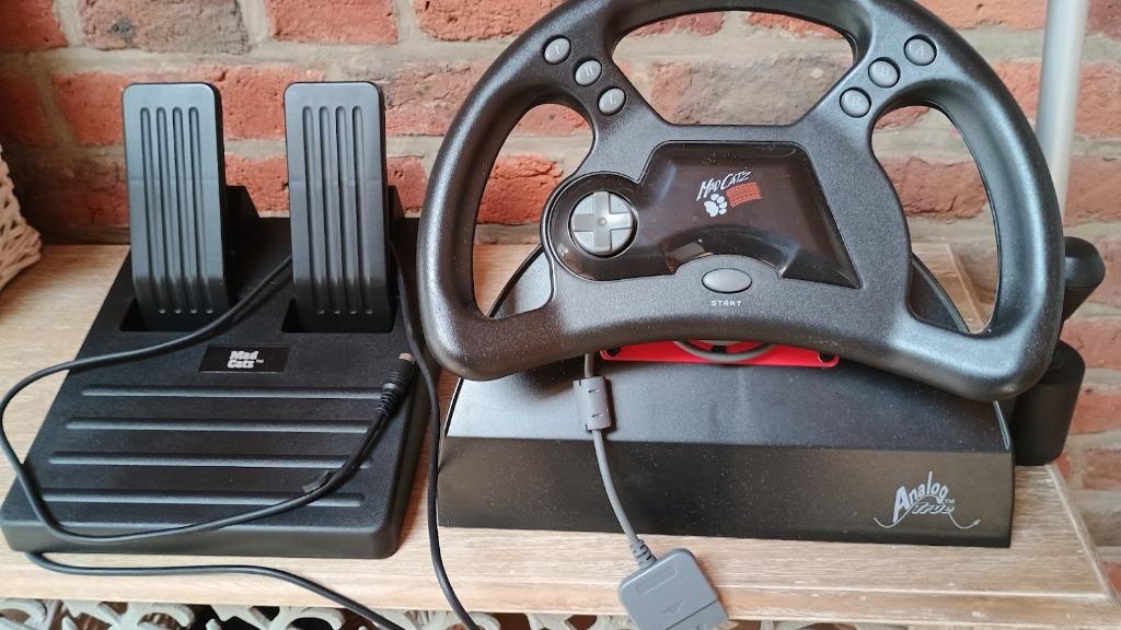 Volant + pédales MAD CATZ -  PS1, Enlèvement, Comme neuf, Volant ou Pédales, PlayStation 1