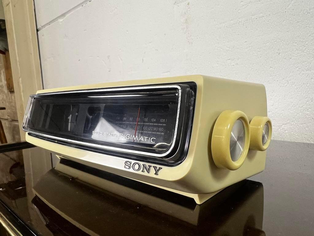 Radio-réveil vintage à bascule Sony Digimatic TFM C480L, Enlèvement ou Envoi, Utilisé