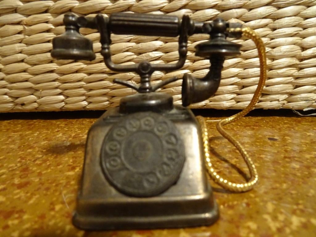 Koperen beeldje puntenslijper telefoon 7cm vintage Hong Kong, Antiek en Kunst, Ophalen of Verzenden