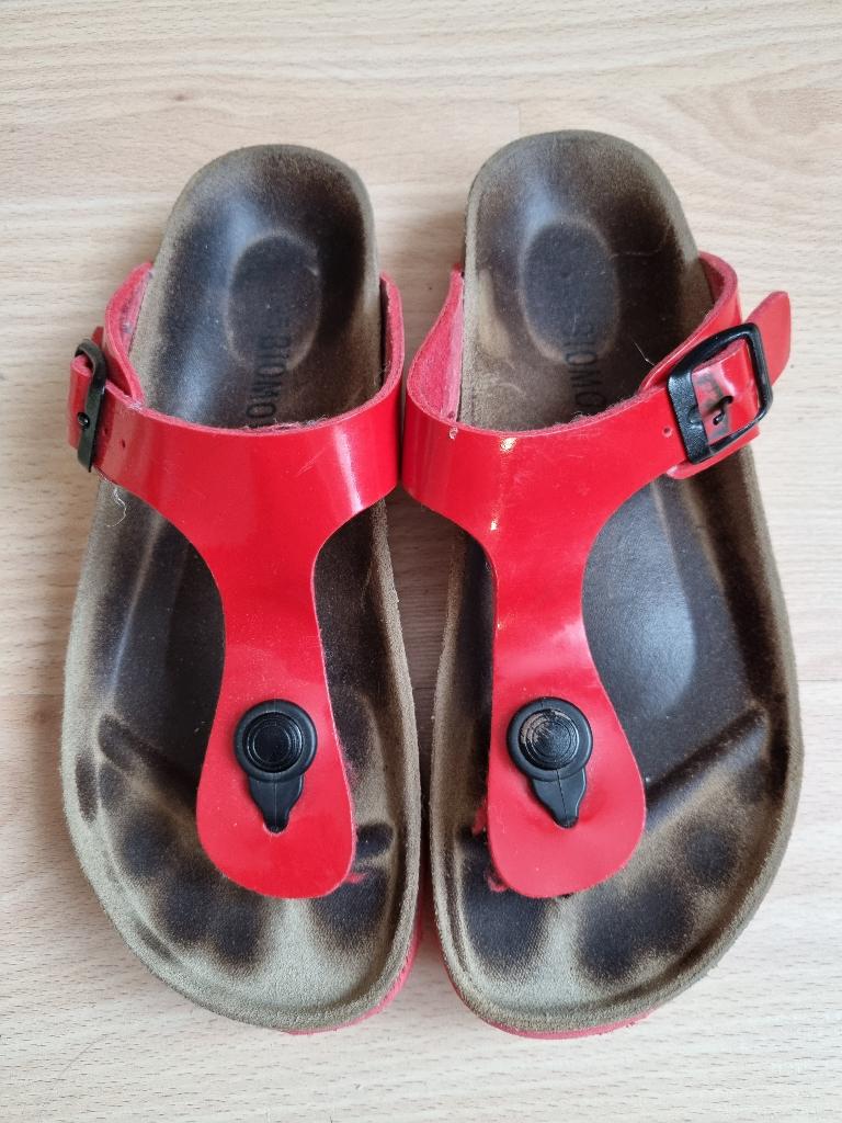 Chaussons rouges - Biomodex - taille 35, Garçon ou Fille, Enlèvement ou Envoi, Biomodex, Utilisé