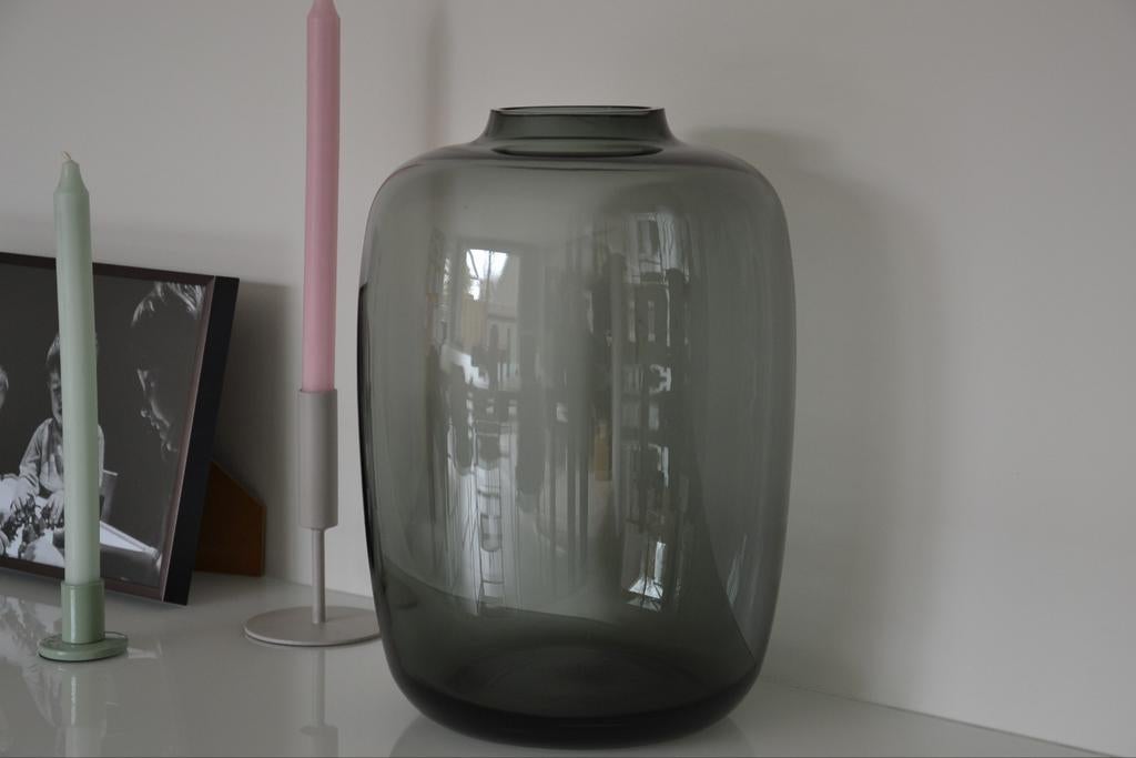 Vaas Kara M grey 25 cm x 35 cm antraciet, Huis en Inrichting, Ophalen, Zo goed als nieuw