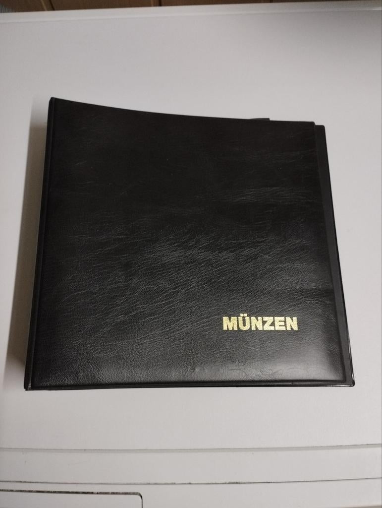 Een kaft om munten in te steken, Ophalen