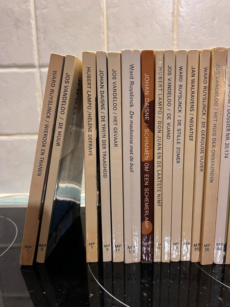Een pakket boeken uit de Marnixpocket-reeks, Boeken, Ophalen of Verzenden, Gelezen, Nederland