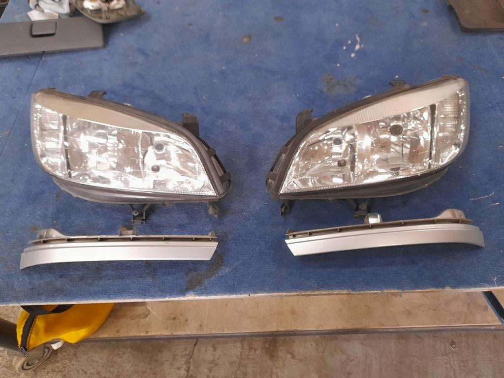 Phares avant OPEL ZAFIRA 2003 // 5060 AUVELAIS, Enlèvement ou Envoi, Neuf, Opel