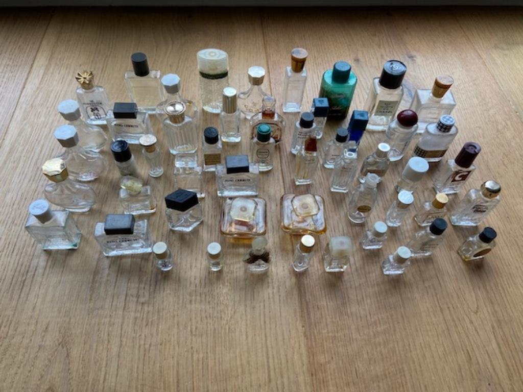 Lot de 52 miniatures de parfum vides, Ophalen of Verzenden, Gebruikt, Miniatuur