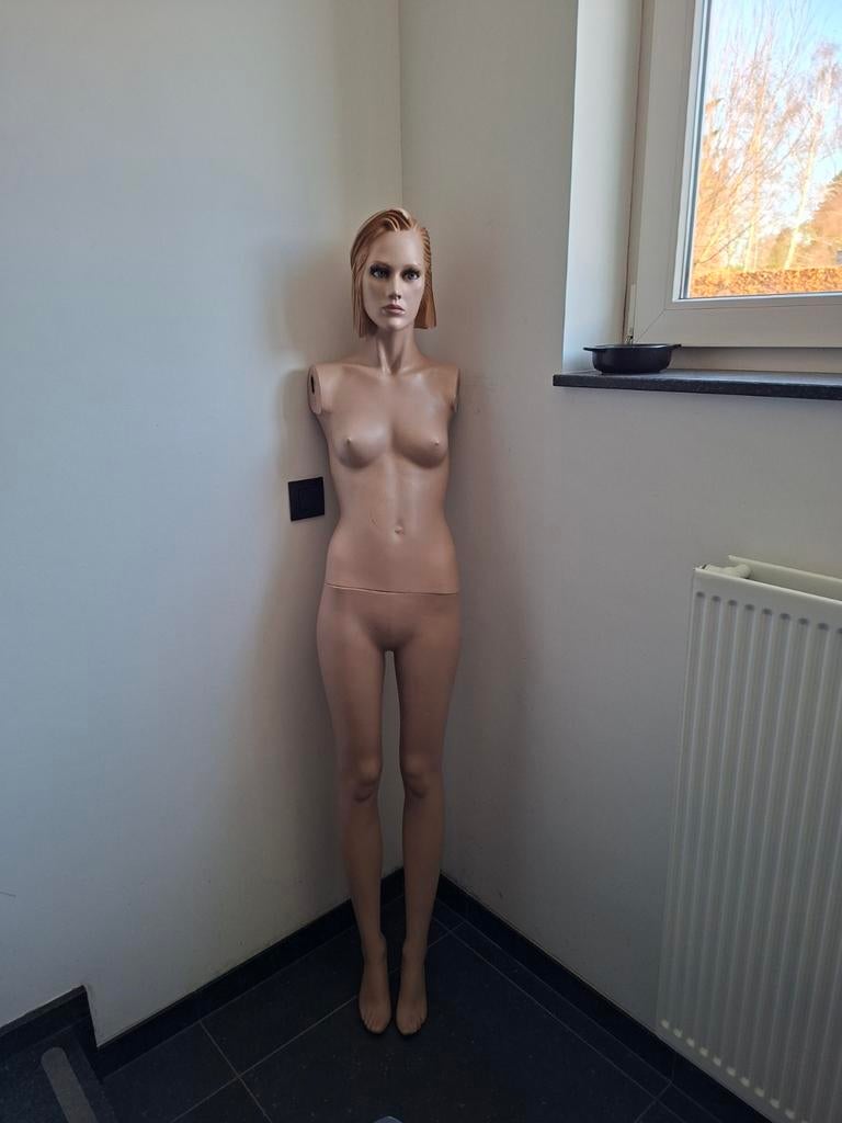Mannequin pop, Ophalen