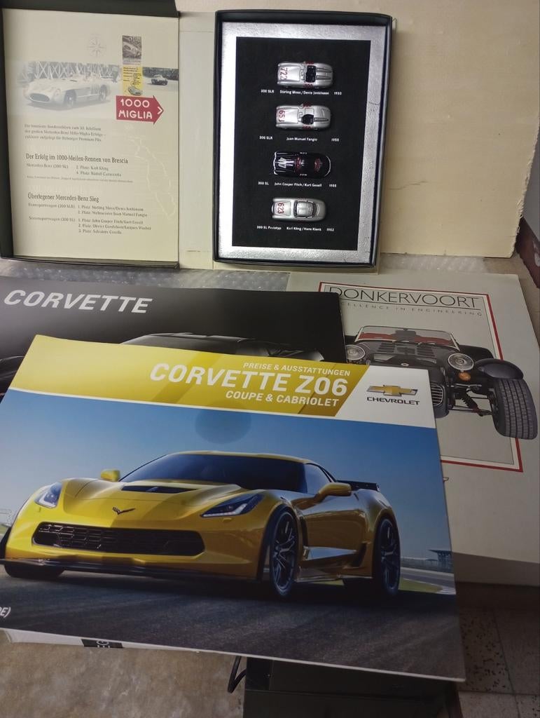 Brochures Corvette, Donkervoort + boîte Mercedes, Livres, Autos | Brochures & Magazines, Mercedes, Enlèvement ou Envoi