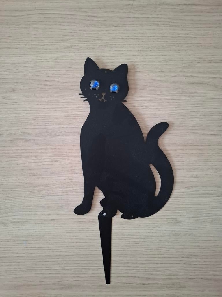 Épouvantail en forme de chat, Enlèvement ou Envoi
