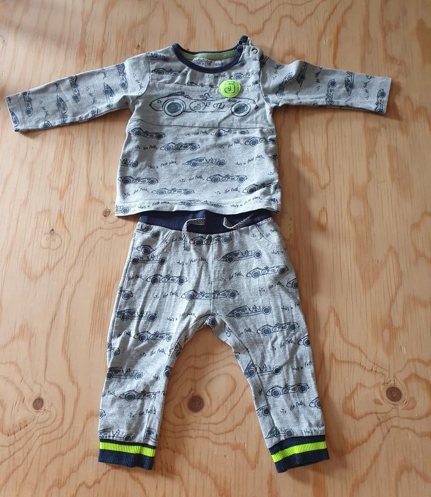 Toffe pyjama met auto's - Maat 68, Kinderen en Baby's, Babykleding | Maat 68, Nacht- of Onderkleding, Dirkje, Ophalen of Verzenden