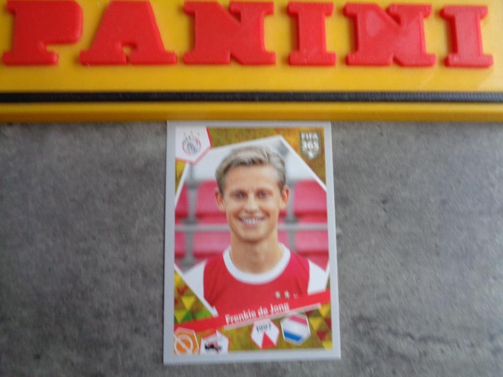 PANINI VOETBAL STICKER FRANKIE DE JONG FIFA 365 2017/18, Ophalen of Verzenden, Sticker