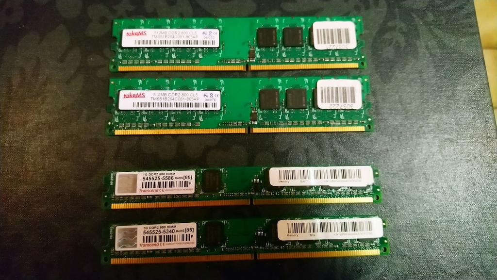 DDR2 2 sets van 1GB en 2GB, Computers en Software, Gebruikt, Ophalen of Verzenden, DDR2, Desktop