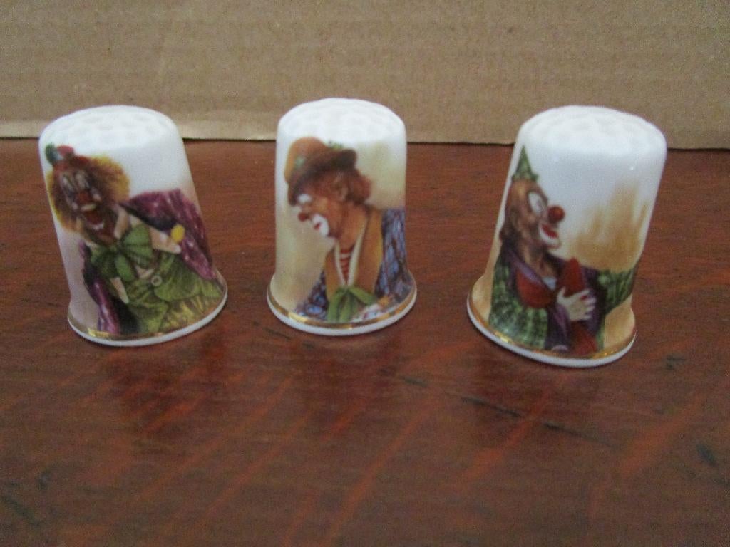 3 vingerhoedjes clown, Enlèvement ou Envoi, Neuf, Porcelaine